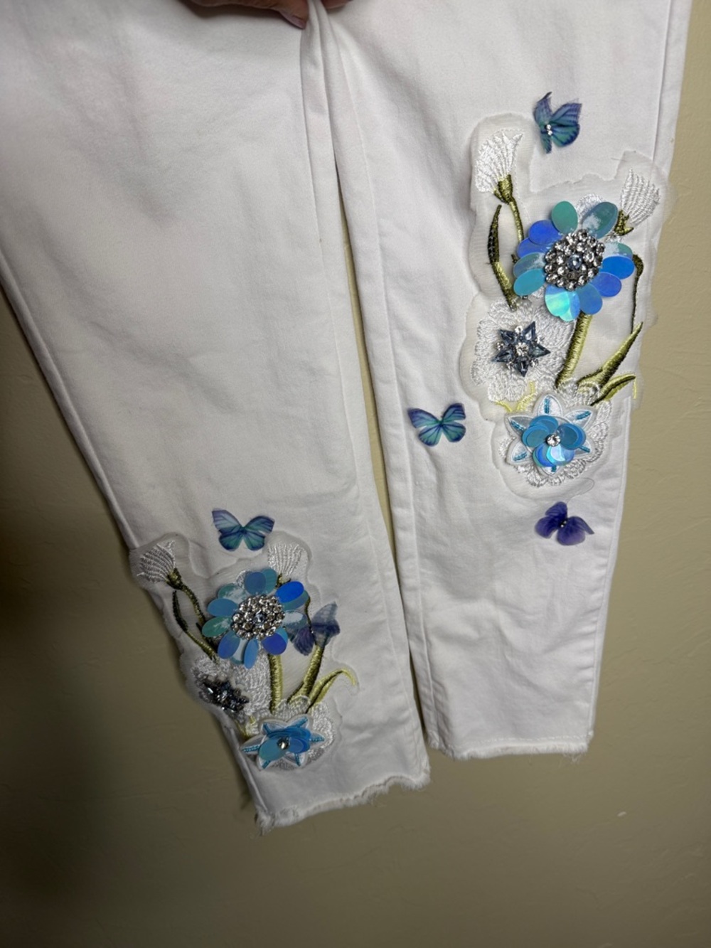 Boston Proper White Embroidered Floral Jeans with Blue Appliqué - Picture 4 of 8